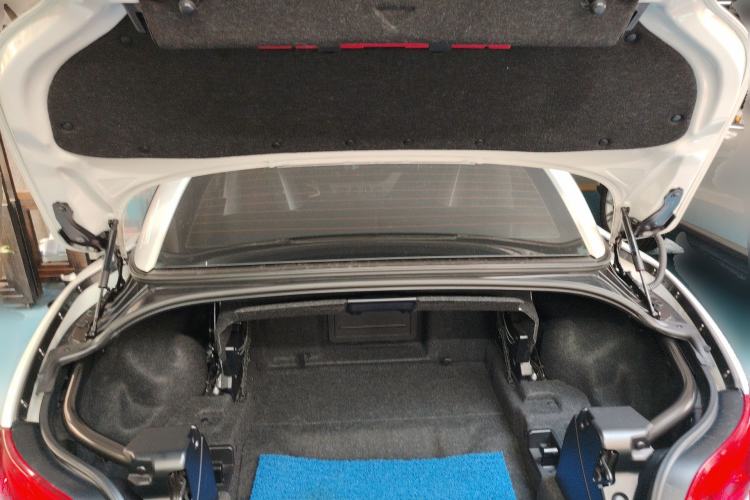Used BMW Z4 2013 sDrive20i Leading Model Trunk