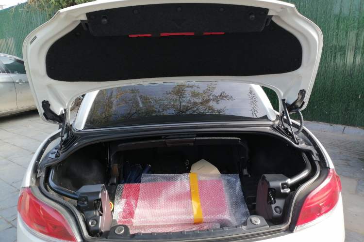 Used BMW Z4 2013 sDrive20i Leading Model Trunk