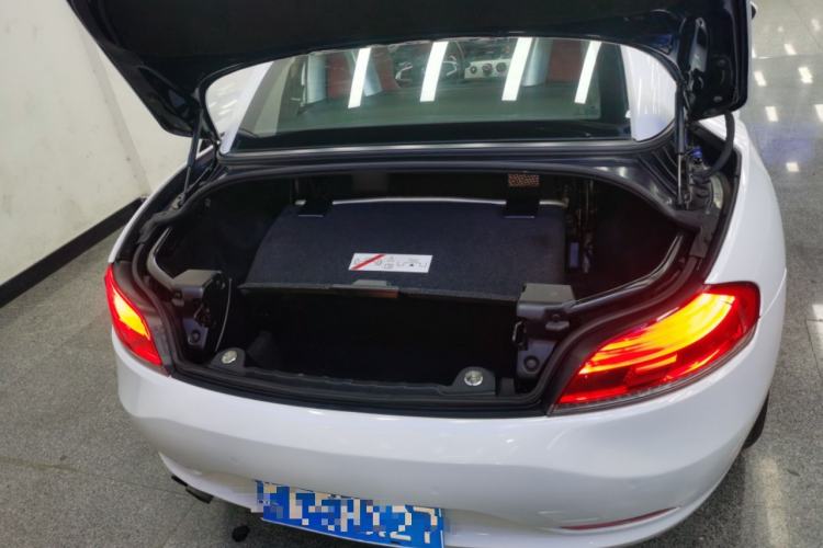 Used BMW Z4 2013 sDrive20i Leading Model Trunk