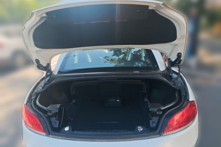 Used BMW Z4 2013 sDrive20i Leading Model Trunk