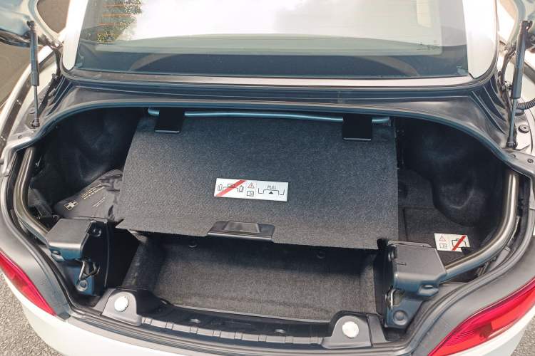 Used BMW Z4 2013 sDrive20i Leading Model Trunk
