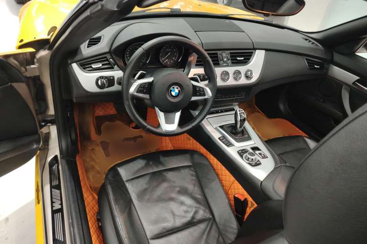 Used BMW Z4 2013 sDrive20i Leading Model Center Console