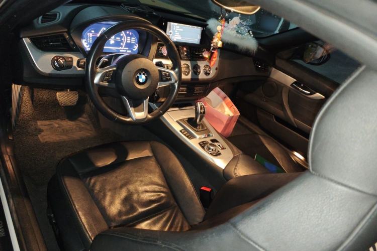 Used BMW Z4 2013 sDrive20i Leading Model Center Console