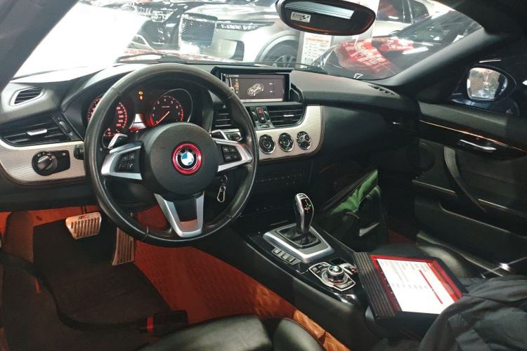 Used BMW Z4 2013 sDrive20i Leading Model Center Console