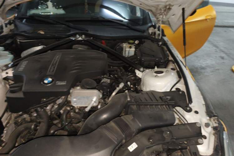 Used BMW Z4 2013 sDrive20i Leading Model Engine Bay Left