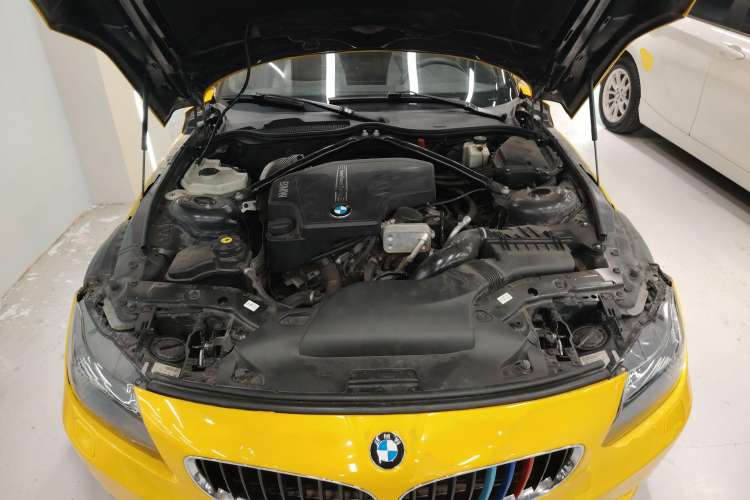 Used BMW Z4 2013 sDrive20i Leading Model Engine Bay