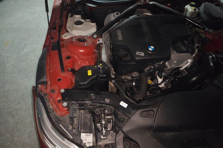 Used BMW Z4 2013 sDrive20i Leading Model Engine Bay Right