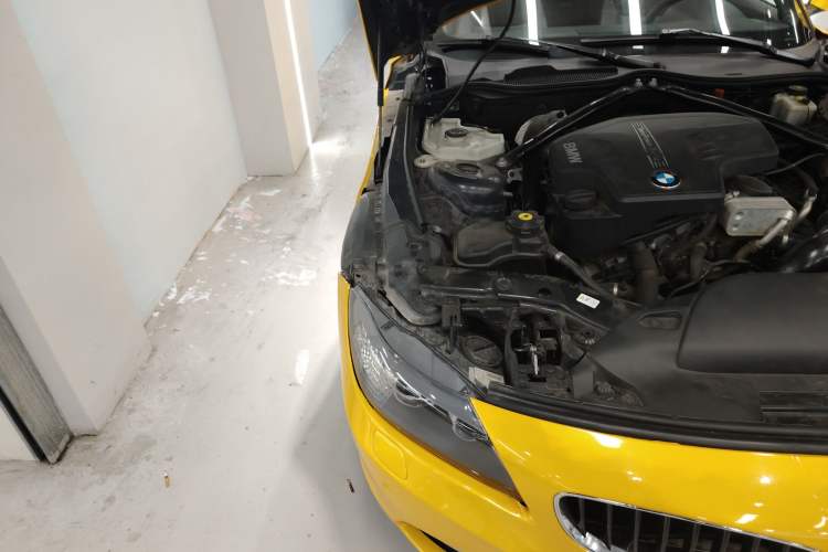 Used BMW Z4 2013 sDrive20i Leading Model Engine Bay Right