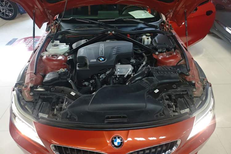 Used BMW Z4 2013 sDrive20i Leading Model Engine Bay