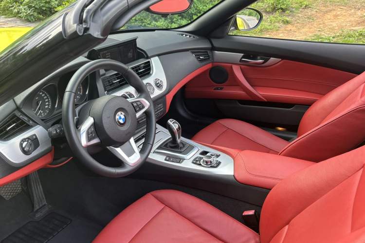 Used BMW Z4 2013 sDrive20i Leading Model Interior 2