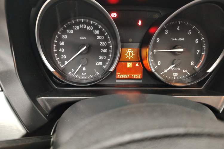 Used BMW Z4 2013 sDrive20i Leading Model Odometer Close Up