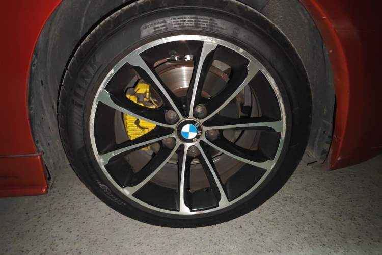 Used BMW Z4 2013 sDrive20i Leading Model Right Front Wheel Hub