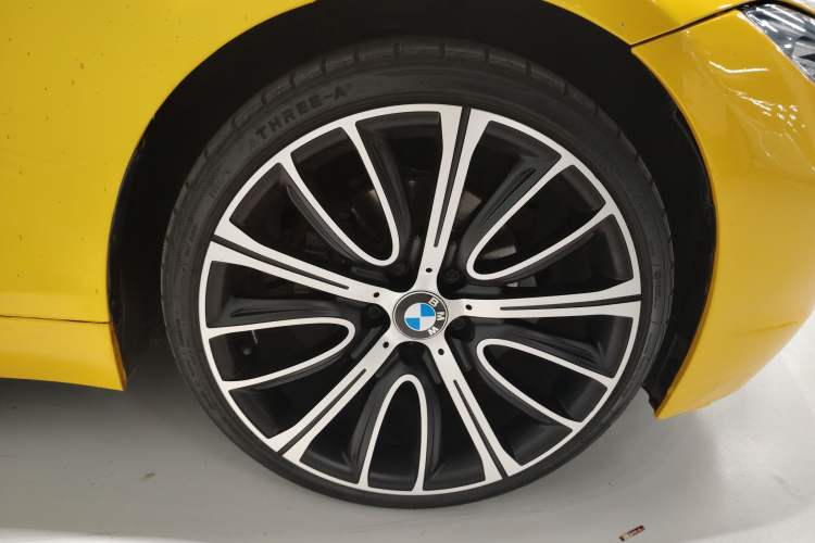 Used BMW Z4 2013 sDrive20i Leading Model Right Front Wheel Hub