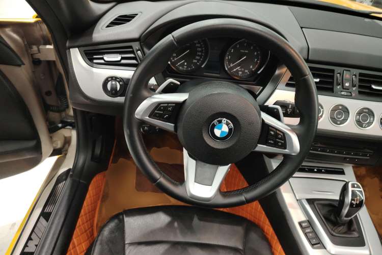 Used BMW Z4 2013 sDrive20i Leading Model Steering Wheel