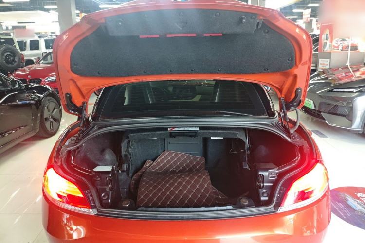 Used BMW Z4 2013 sDrive20i Leading Model Trunk