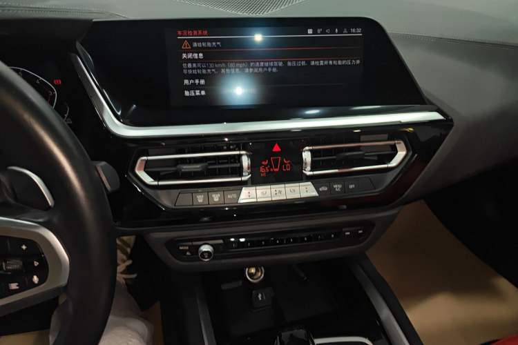 Used BMW Z4 2019 sDrive 25i M Sport Package Audio And AC Panel