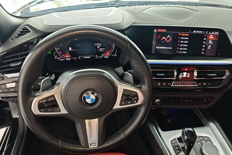 Used BMW Z4 2019 sDrive 25i M Sport Night Edition package Center Console