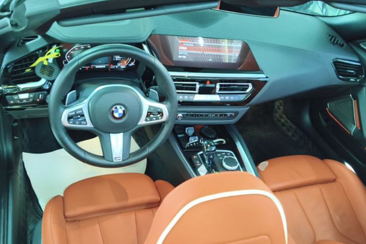 Used BMW Z4 2019 sDrive 25i M Sport Package Center Console