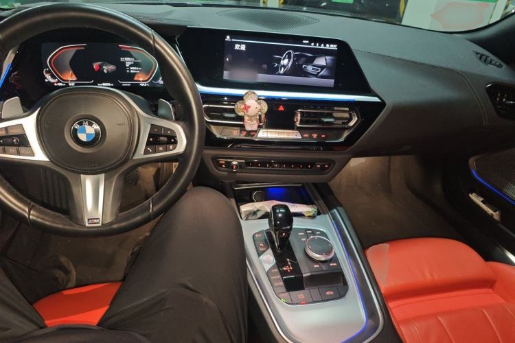 Used BMW Z4 2019 sDrive 25i M Sport Night Edition package Center Console