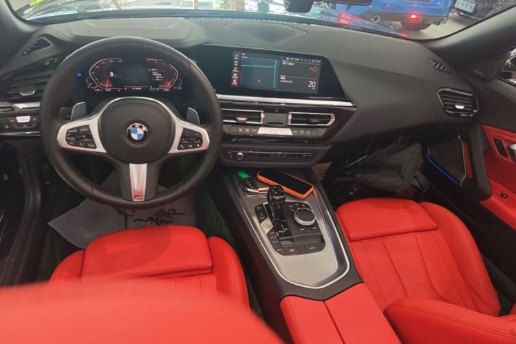 Used BMW Z4 2019 sDrive 25i M Sport Night Edition package Center Console