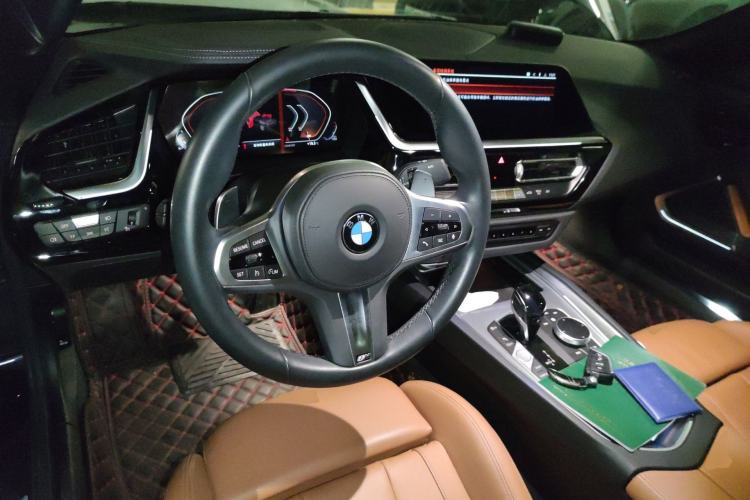 Used BMW Z4 2019 sDrive 25i M Sport Night Edition package Center Console