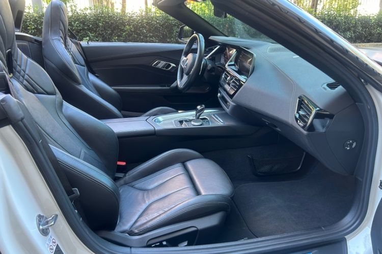 Used BMW Z4 2019 M40i M Sport Performance Edition Interior 9