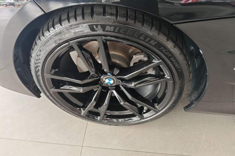Used BMW Z4 2019 sDrive 25i M Sport Night Edition package Left Front Wheel Hub