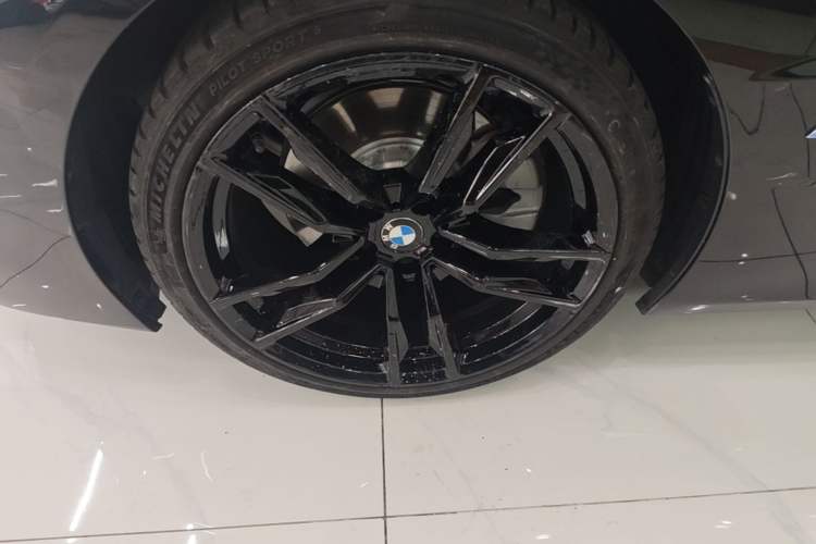 Used BMW Z4 2019 sDrive 25i M Sport Night Edition package Left Front Wheel Hub