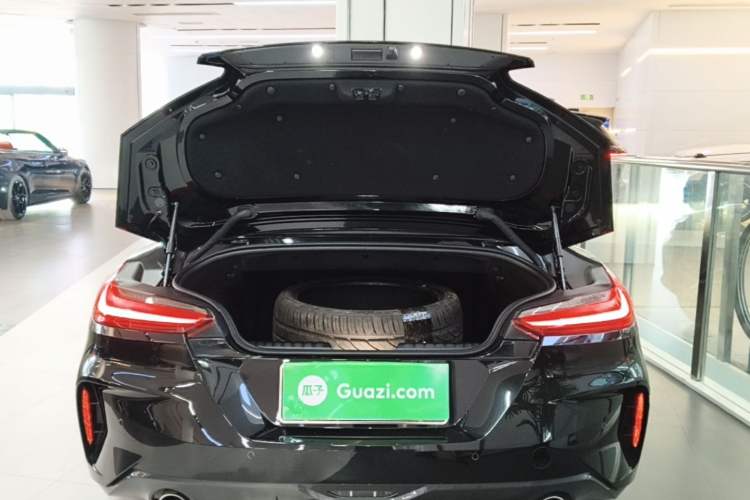 Used BMW Z4 2019 sDrive 25i M Sport Package Trunk