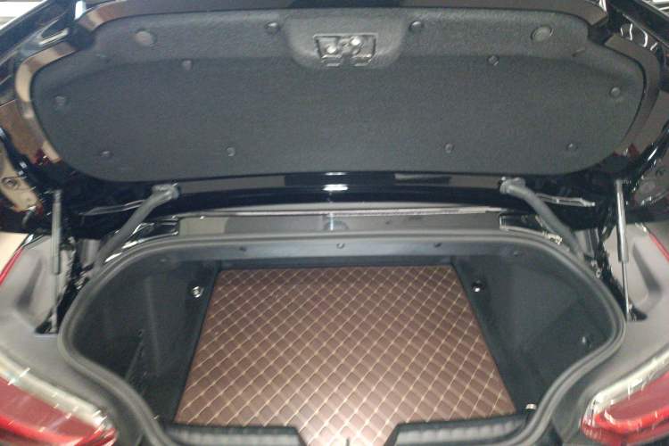 Used BMW Z4 2019 sDrive 25i M Sport Package Trunk