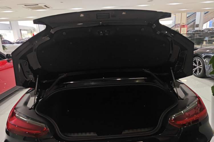 Used BMW Z4 2019 sDrive 25i M Sport Package Trunk