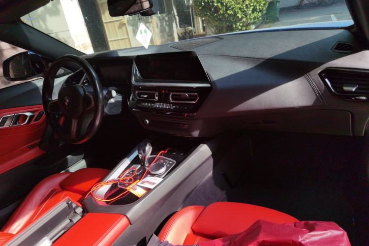 Used BMW Z4 2019 sDrive 25i M Sport Package Center Console