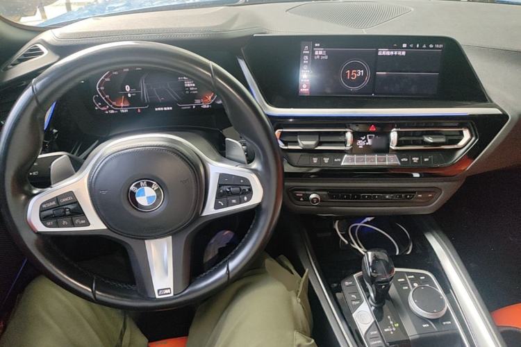 Used BMW Z4 2019 sDrive 25i M Sport Package Center Console