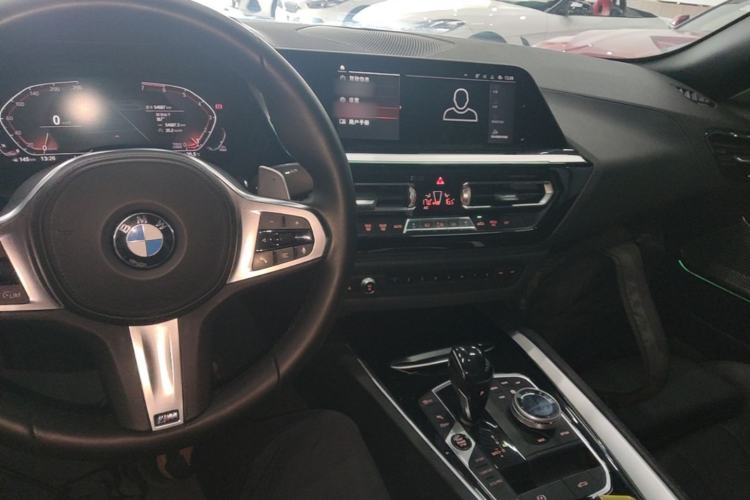 Used BMW Z4 2019 sDrive 25i M Sport Night Edition package Center Console