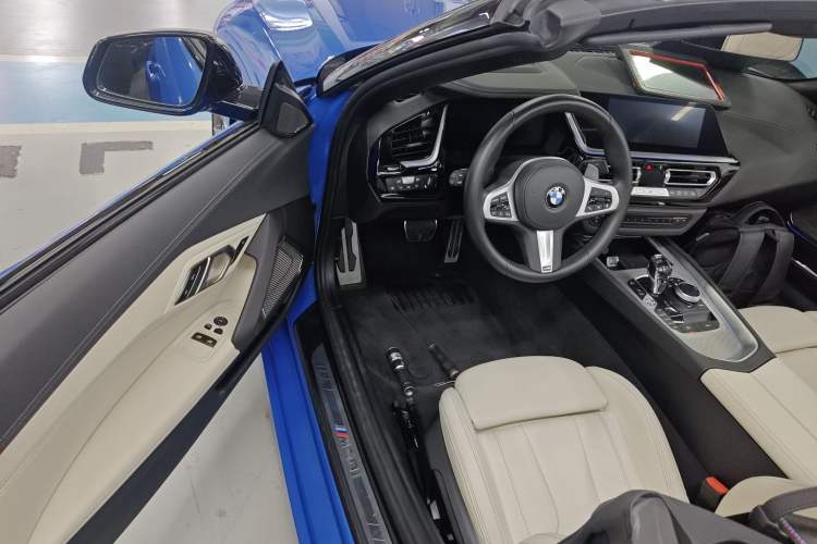 Used BMW Z4 2019 M40i M Sport Performance Edition Interior 3