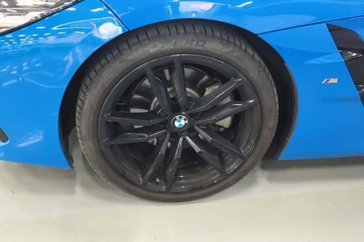 Used BMW Z4 2019 sDrive 25i M Sport Night Edition package Left Front Wheel Hub