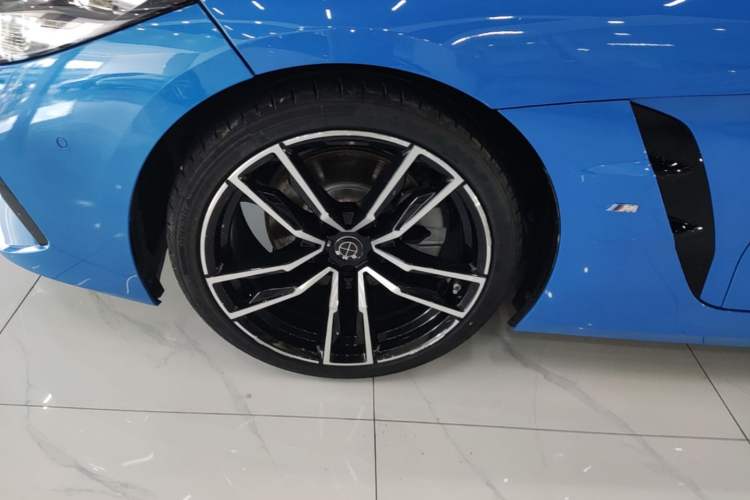 Used BMW Z4 2019 sDrive 25i M Sport Night Edition package Left Front Wheel Hub