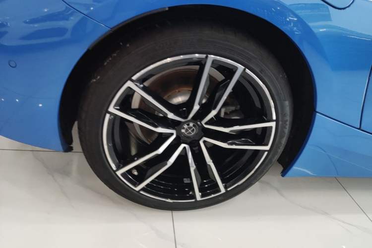 Used BMW Z4 2019 sDrive 25i M Sport Night Edition package Right Rear Wheel Hub