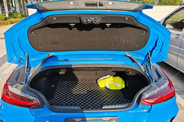 Used BMW Z4 2019 sDrive 25i M Sport Night Edition package Trunk
