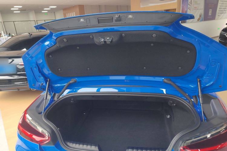 Used BMW Z4 2019 sDrive 25i M Sport Package Trunk