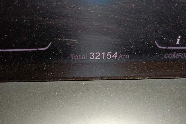 Used BMW Z4 2019 sDrive 25i M Sport Package Odometer Close Up