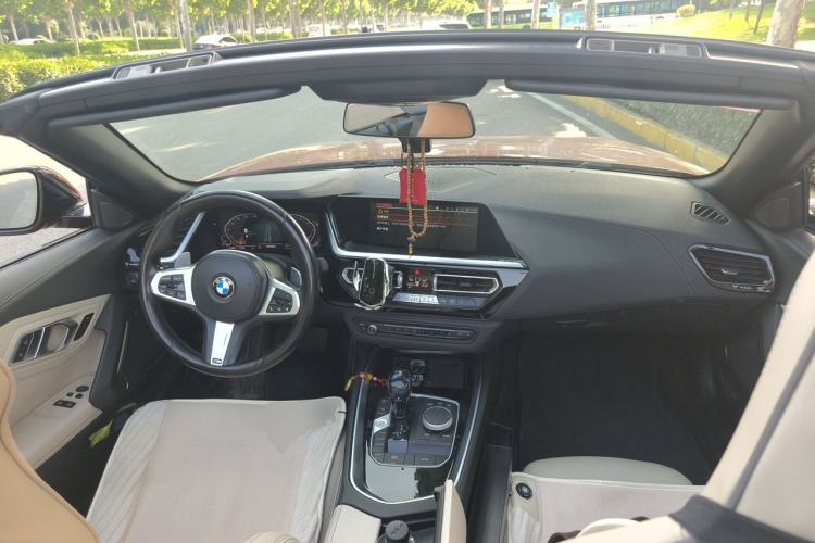 Used BMW Z4 2019 sDrive 25i M Sport Package Center Console