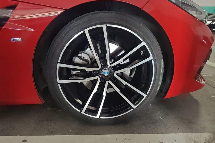 Used BMW Z4 2019 sDrive 25i M Sport Package Right Front Wheel Hub