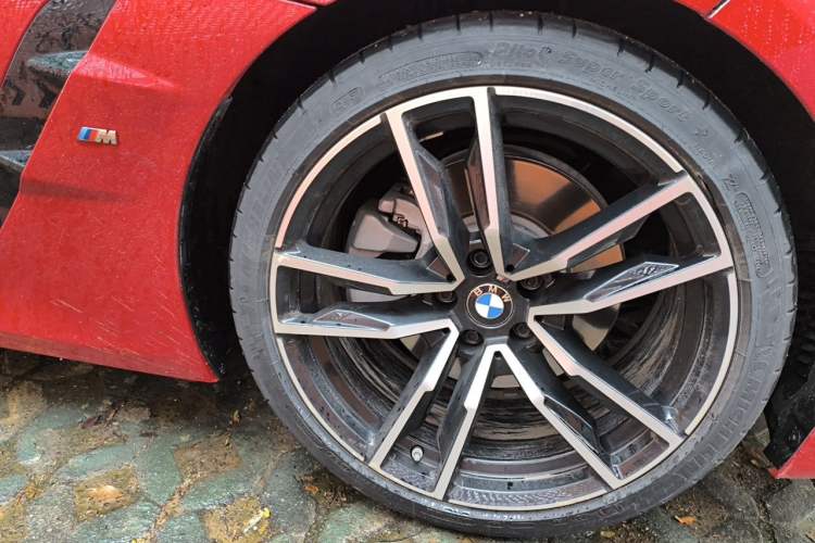 Used BMW Z4 2019 sDrive 25i M Sport Package Right Front Wheel Hub