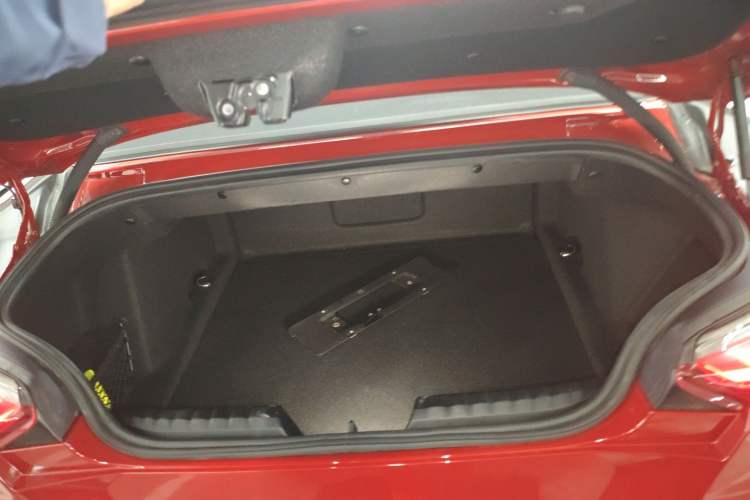 Used BMW Z4 2019 sDrive 25i M Sport Package Trunk
