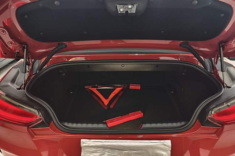 Used BMW Z4 2019 sDrive 25i M Sport Package Trunk