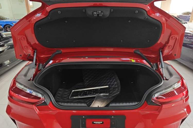 Used BMW Z4 2019 sDrive 25i M Sport Package Trunk