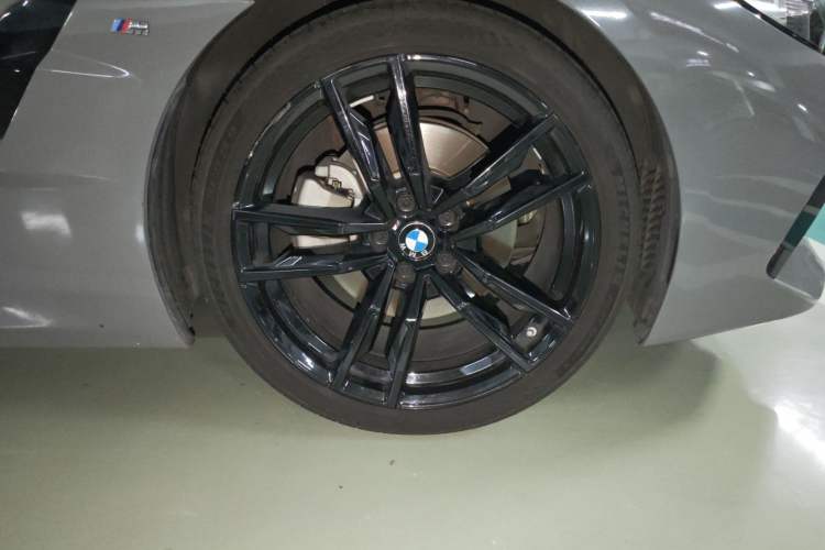 Used BMW Z4 2019 sDrive 25i M Sport Night Edition package Right Front Wheel Hub