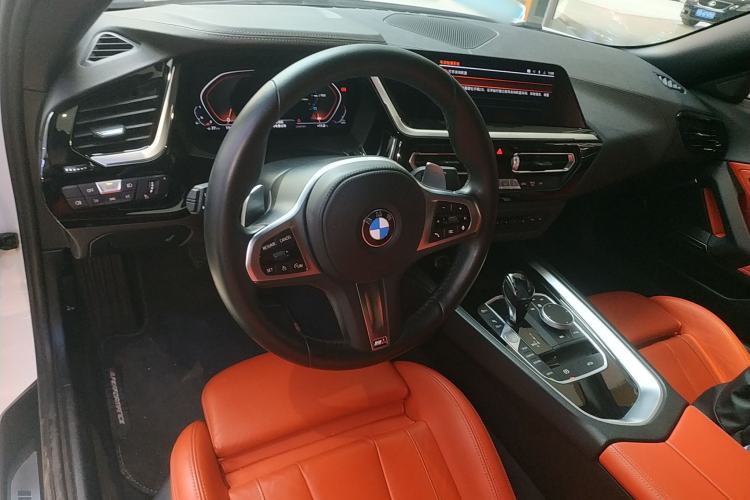 Used BMW Z4 2019 sDrive 25i M Sport Package Center Console