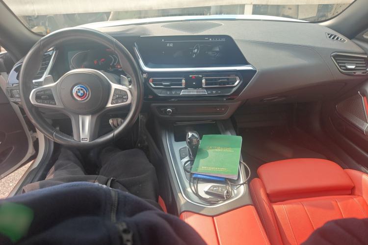 Used BMW Z4 2019 sDrive 25i M Sport Night Edition package Center Console